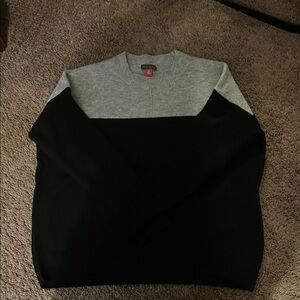 Vince Camuto Two-Tone Gray and Black Crewneck Sweater